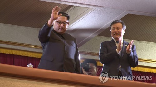 Ông Kim Jong Un xúc động khi xem sao Kpop biểu diễn nhạc